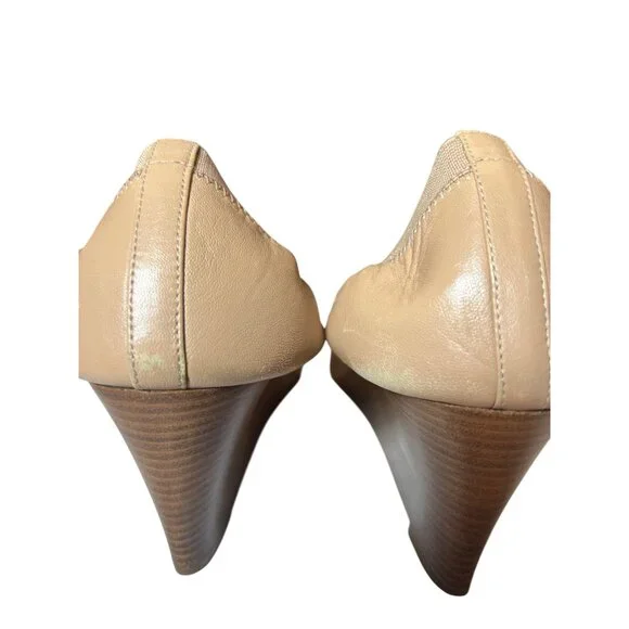 Tory Burch Beige Buttery Leather Wedge Heels Gold Logo Womens Size 10M Classic - Picture 8 of 12